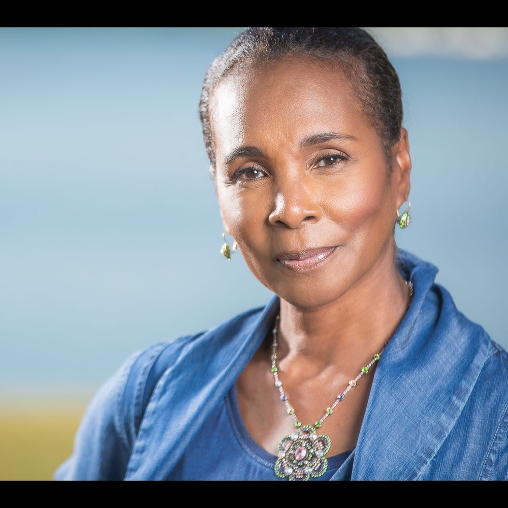 Meet your Posher, Lovie